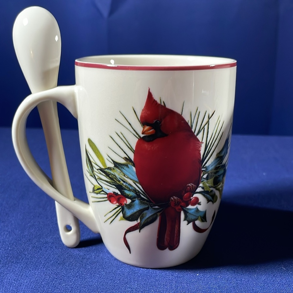 Two Lenox Winter Greetings Cardinal decorated mugs with spoons - Picture 3 of 10